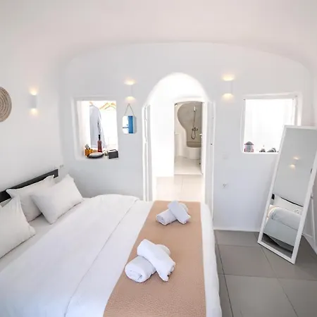 Luxus Vip Suites Oia Exterior photo